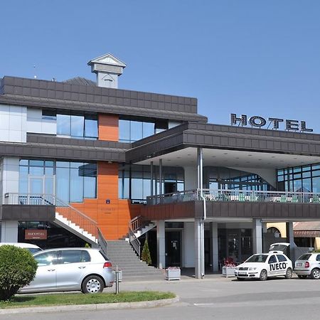 Čačak Hotel Kole מראה חיצוני תמונה