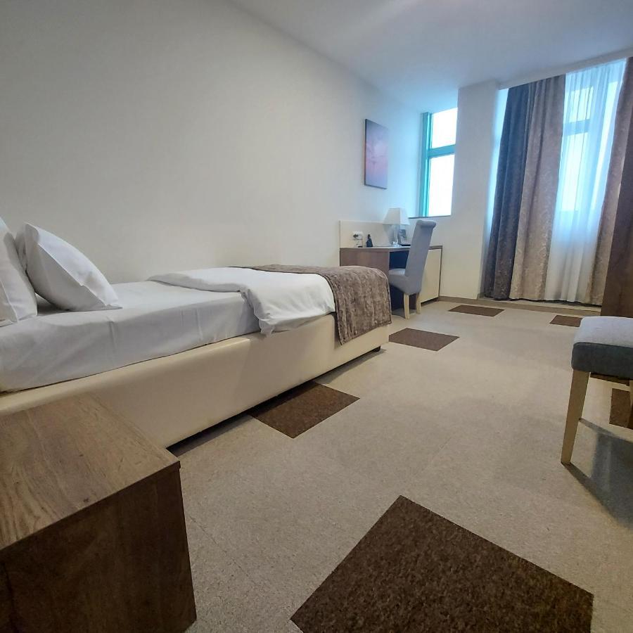 Čačak Hotel Kole מראה חיצוני תמונה