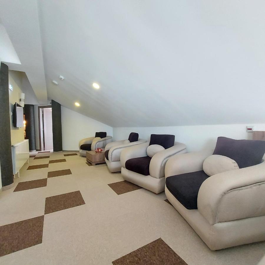 Čačak Hotel Kole מראה חיצוני תמונה